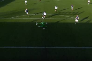 Tabellenführung dank einzigartiger Hattrick-Gala