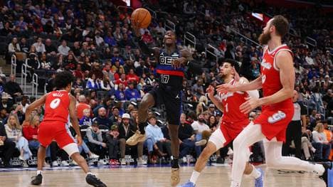 Dennis Schröder zieht zum Korb