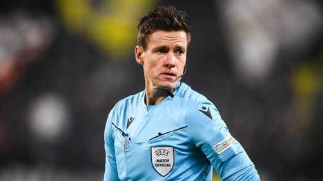 Daniel Siebert wird den Meistergipfel zwischen Leverkusen und Bayern leiten