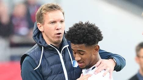 TSG-Trainer Julian Nagelsmann (l.) gesteht Reiss Nelson Schwächephasen zu