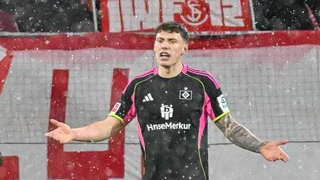 Hamburgs Nicolai Remberg war nach dem Abpfiff fassungslos