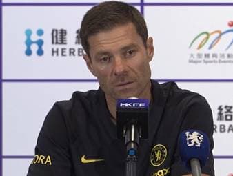 Nach seiner langen Dopingsperre steht Mykhailo Mudryk vor seinem Comeback für Chelsea. Trainer Xabi Alonso bestätigte vor dem Testspiel in Hongkong gegen Juventus, dass der 25-Jährige spielen könne.
