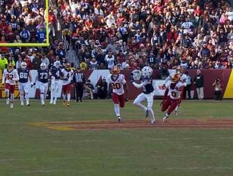 Beim Sieg bei den Washington Commanders gelingt Dak Prescott für die Dallas Cowboys ein spektakulärer Touchdown-Pass auf KaVontae Turpin.