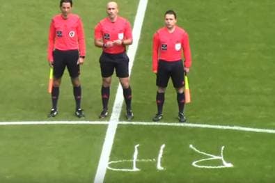 Gedenkaktion mit Freistoßspray