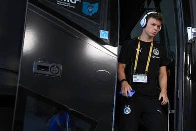 Zwischen den Stühlen