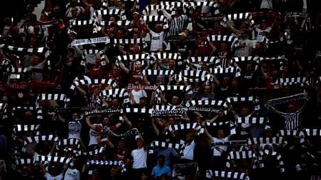 Eintracht Frankfurt bezuschusst die PCR-Tests junger Fans