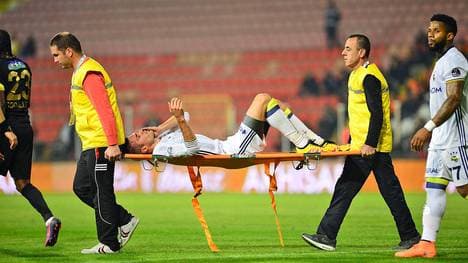 Robin van Persie bei Fenerbahce auf einer Trage