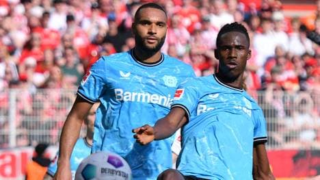 Odilon Kossounou (r.) soll vor einem Abgang von Bayer Leverkusen