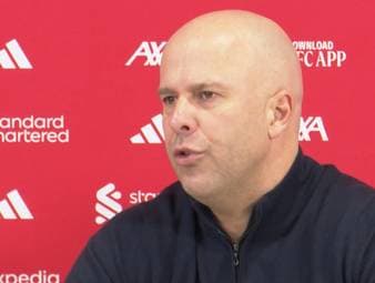 Trainer Arne Slot lobt die Liverpool- und Wolverhampton-Fans und hebt die besondere Kulisse in der 18. sowie 20. Minute in der gestrigen Premier League-Begegnung hervor.