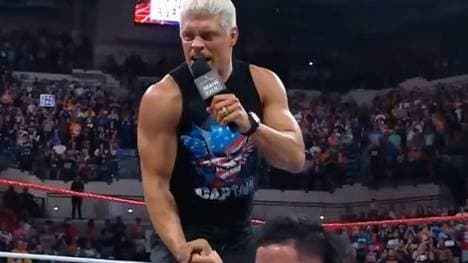 Cody Rhodes kam bei WWE Saturday Night's Main Event Jey Uso zu Hilfe