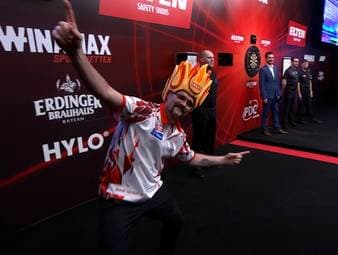 "The Heat" Damon Heta bringt den Glaspalast in Sindelfingen einmal in Stimmung - und wird das nach seinem Sieg am Freitagabend gegen Madars Razma am Samstag wiederholen dürfen. 