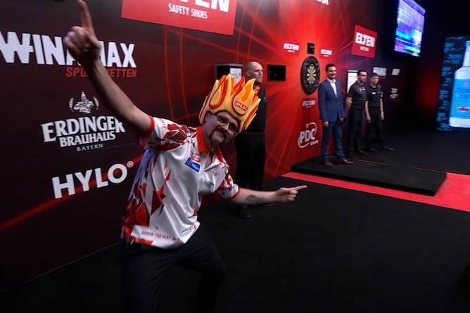 Mit Tanz! Kult-Star bringt deutsche Halle zum Glühen