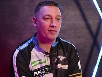 Kann eine Toilette einen großen Einfluss auf ein Darts-Turnier nehmen? Chris Dobey ist fest überzeugt - und erklärt mit einem Schmunzeln seinen Aberglauben.