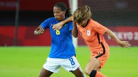 Formiga (l.) feiert Abschied aus Nationalmannschaft