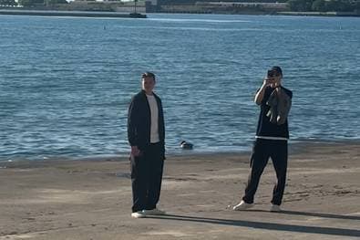 Noch vor 7 Uhr! Bayern-Duo am Strand