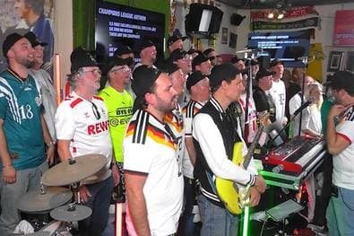 Männerchor singt Champions-League-Hymne im Fantalk