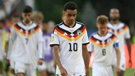 Jamal Musiala (M.) nach dem deutschen WM-Aus