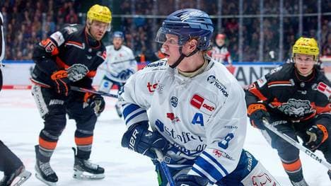 Joshua Samanski im Trikot der Straubing Tigers