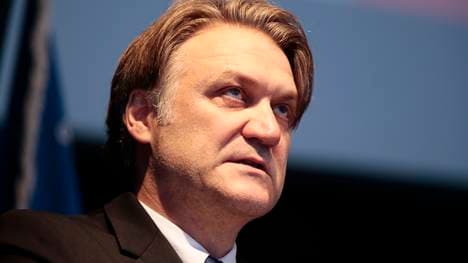 HSV-Boss Dietmar Beiersdorfer kritisiert das Team nach der Niederlage gegen Leipzig.