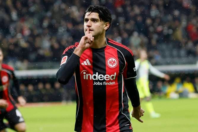 Ex-Dortmunder Dahoud mit respektvoller Geste