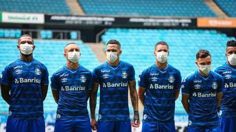 Fußballer mit Atemmasken - eine ernsthafte Option?