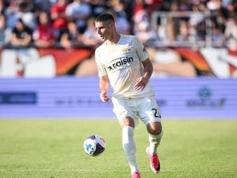 Union verlängert mit Stürmer