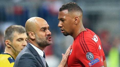 Pep Guardiola und Jerome Boateng diskutieren