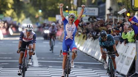 Arnaud Demare (M.) schrie seine Freude heraus