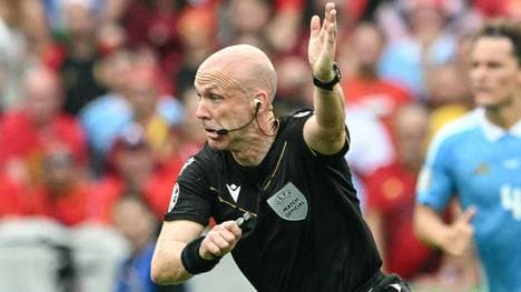 Anthony Taylor im EM-Spiel Ukraine gegen Belgien