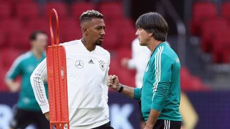 Bundestrainer Joachim Löw (r.) setzt vorerst nicht auf die Dienste von Jerome Boateng