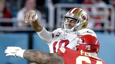 Die San Francisco 49ers um Quarterback Jimmy Garoppolo (m.) müssen umziehen