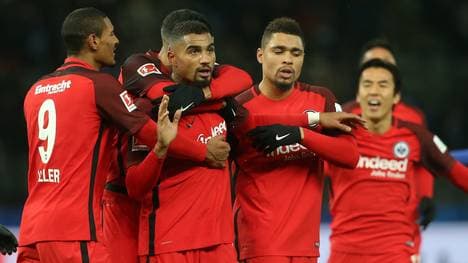 Frankfurts Kevin-Prince Boateng (2.v.l..) sorgte gegen seinen Ex-Klub Hertha BSC für die Entscheidung