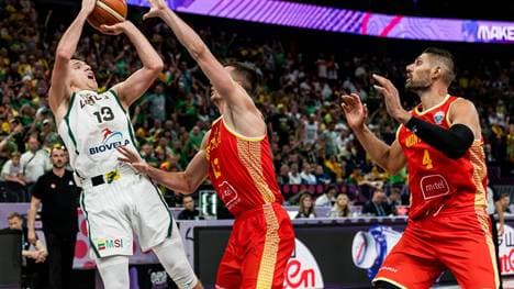 Rokas Jokubaitis (l.) glänzt für Litauen bei der Basketball-EM