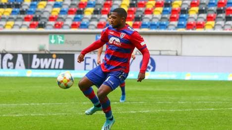 DUISBURG, GERMANY - AUGUST 17: Franck Evina of Uerdingen controls the ball during the 3. Liga match between KFC Uerdingen and FC Ingolstadt at Merkur Spiel-Arena on August 17, 2019 in Duesseldorf, Germany. (Photo by Juergen Schwarz/Getty Images for DFB)