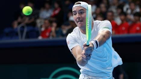 Jan-Lennard Struff schlägt eine Rückhand