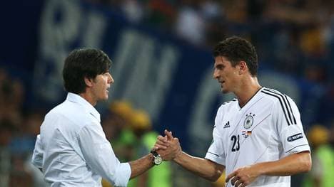 Mario Gomez und Joachim Löw
