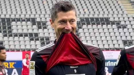 Robert Lewandowski vom FC Bayern erzielte sein 40. Saisontor - und stellte damit den bisherigen Ewig-Rekord von Gerd Müller ein