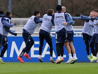 Schalke 04 und der Aufstieg: Es soll in dieser Saison klappen. SPORT1 verschafft einen Überblick, was für die Knappen spricht - und welcher Experte sich gegensätzlich äußert. 