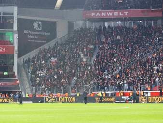 Fan-Boykott! Polizei dementiert Nacktkontrollen