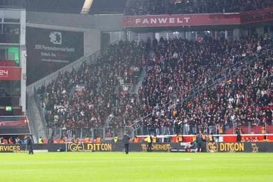 Fan-Boykott! Polizei dementiert Nacktkontrollen