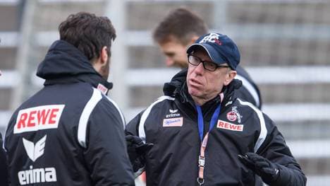 Peter Stöger (r.) ist derzeit nicht gut auf Yann-Benjamin Kugel zu sprechen