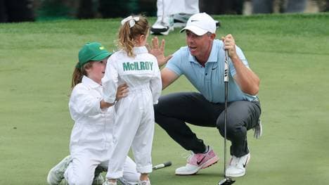 Rory McIlroy freut sich mit Poppy