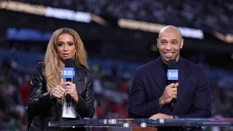Kate Scott (l.) und TV-Experte Thierry Henry (r.)