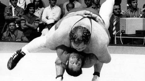 Unglaublich! Wilfried Dietrich wirft Koloss Chris Taylor auf die Schultern