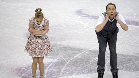 Nelli Zhiganshina und Alexander Gazsi (r.) bei der Weltmeisterschaft im Eiskunstlauf 2013 in London