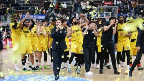 Riesen schlagen Athen und treffen auf Darüssafaka