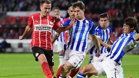 Mario Götze (l.) spielt seine zweite Saison im Trikot der PSV Eindhoven