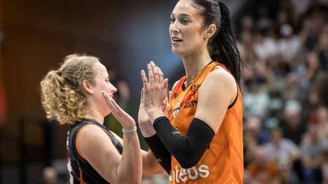 Gross (r.) soll am Netz alles im Griff haben