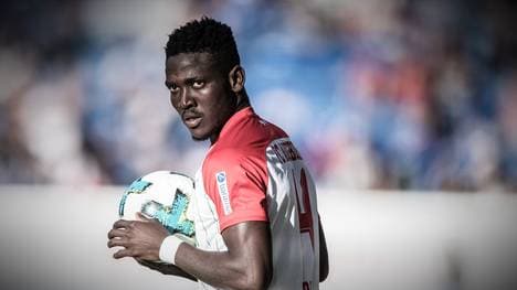 Zoff beim FC Augsburg: Daniel Opare (Vertrag bis Sommer) wurde in Augsburg supendiert