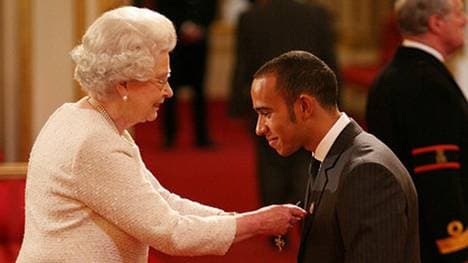 Lewis Hamilton wurde 2009 zum Mitglied des "Order of the British Empire" ernannt